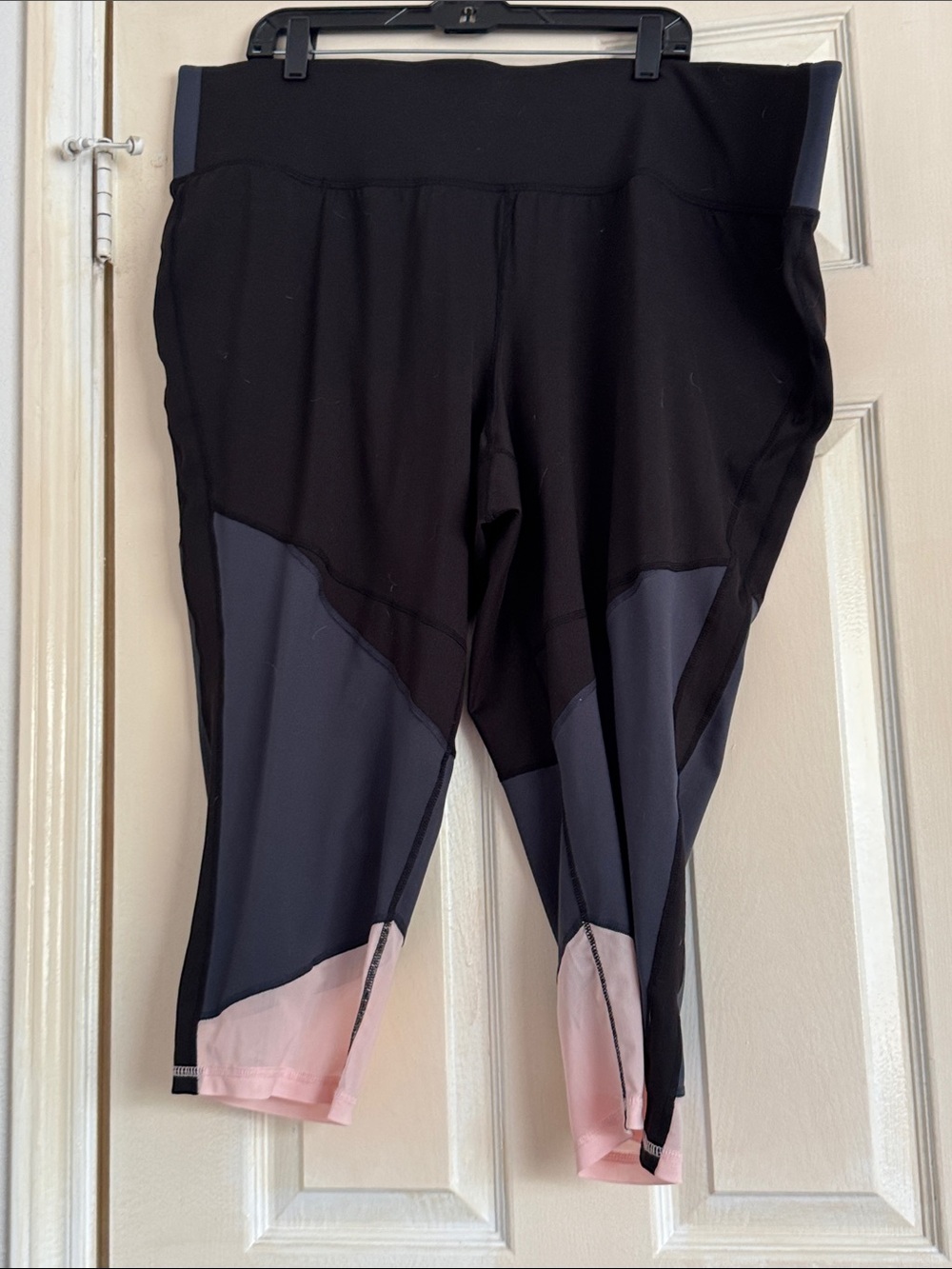 Livi Active Black, Gray & Pink Colorblock Leggings